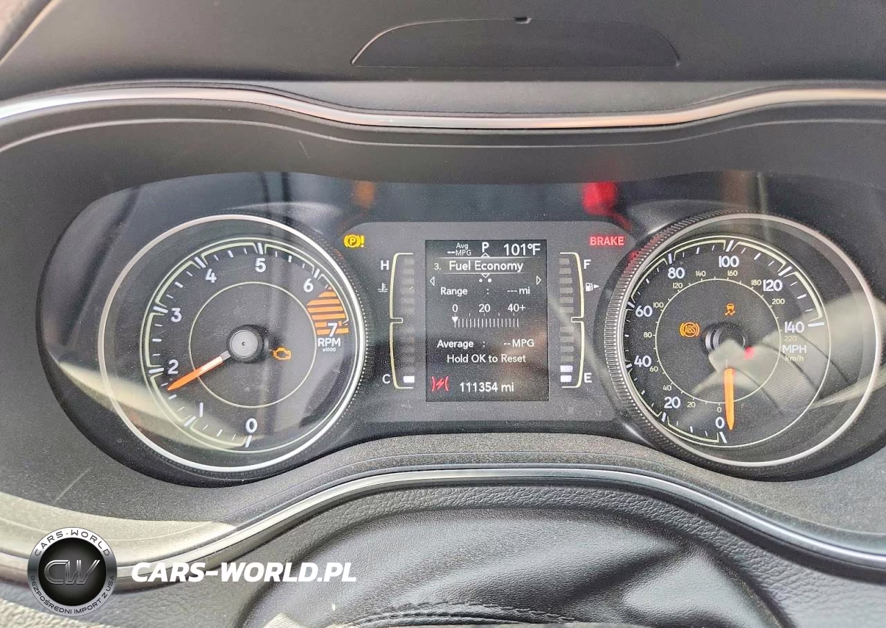 2019 Jeep Cherokee Latitude Plus VIN:1C4PJLLB7KD242001 - 9
