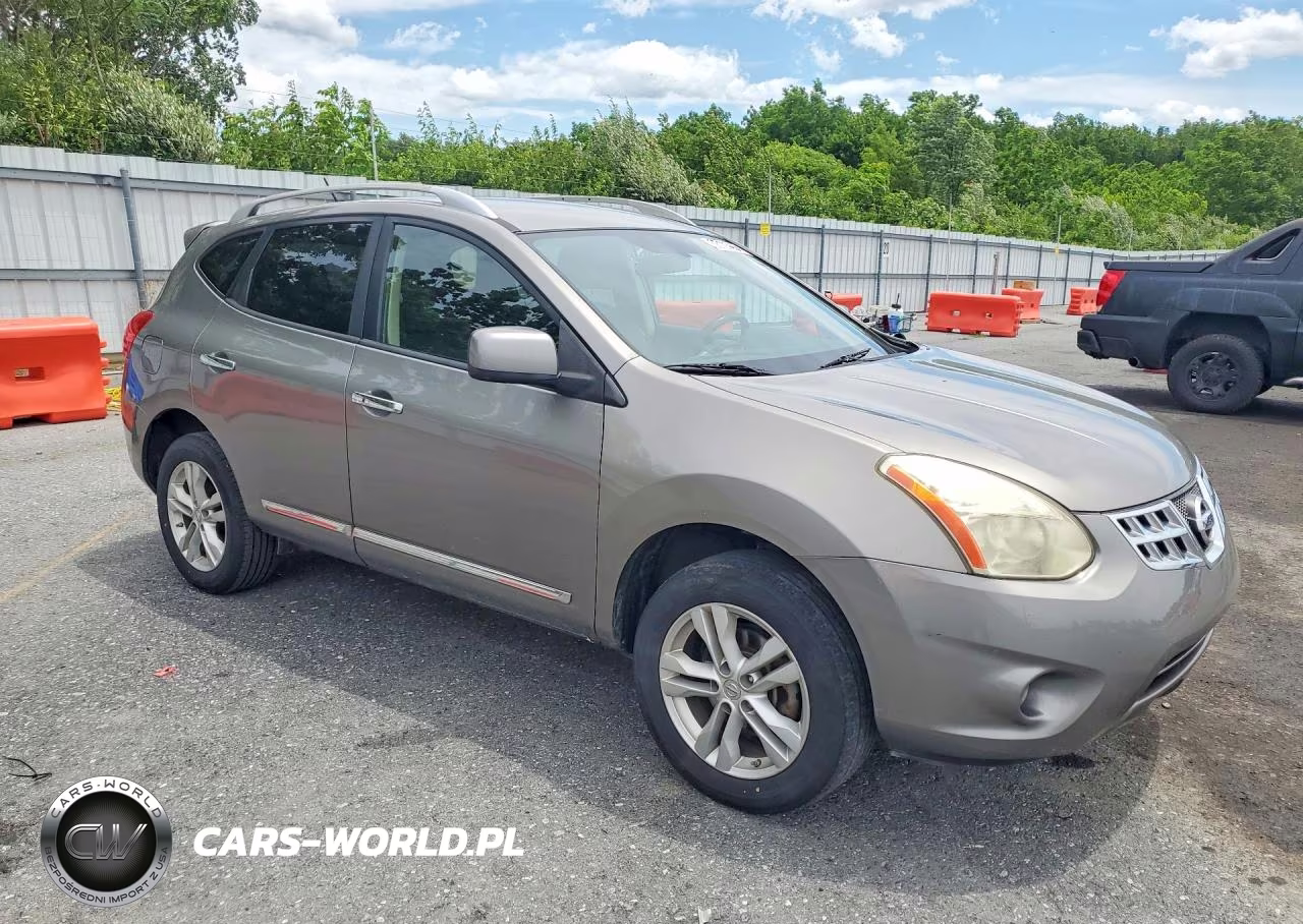 2013 Nissan Rogue S VIN:JN8AS5MV5DW632274 - 4