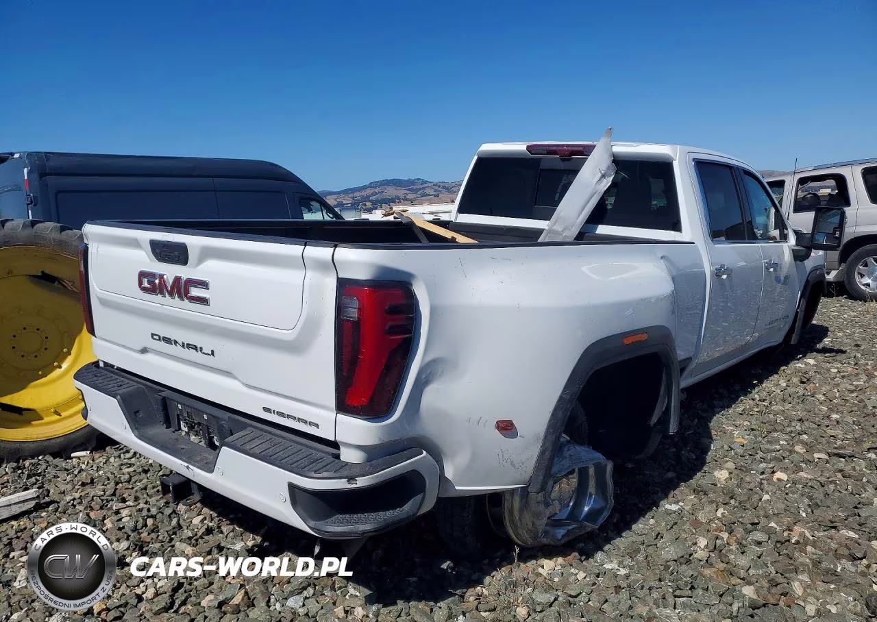 2025 GMC Sierra K3500 Denali VIN:1GT4UWEY8SF100905 - 3
