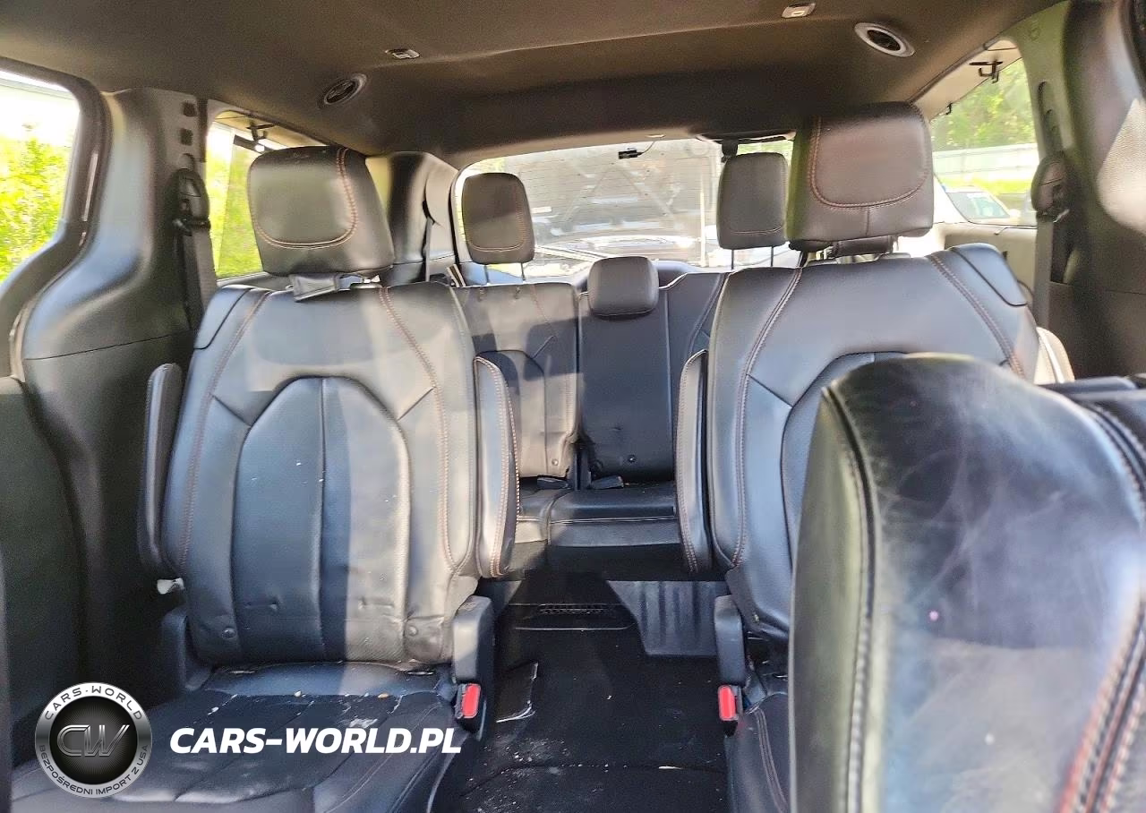 2018 Chrysler Pacifica Touring L Plus VIN:2C4RC1EG3JR228981 - 10