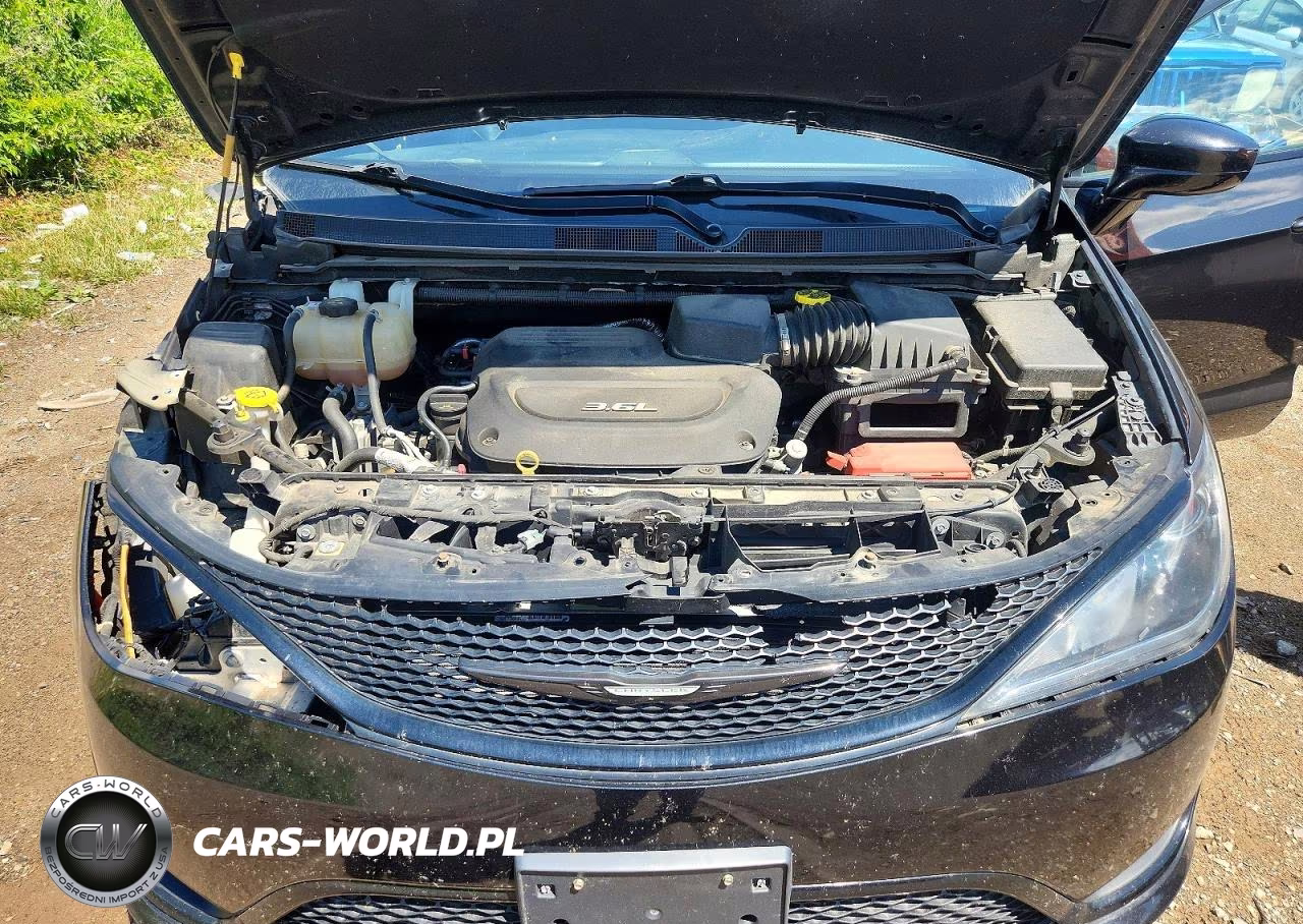2018 Chrysler Pacifica Touring L Plus VIN:2C4RC1EG3JR228981 - 12