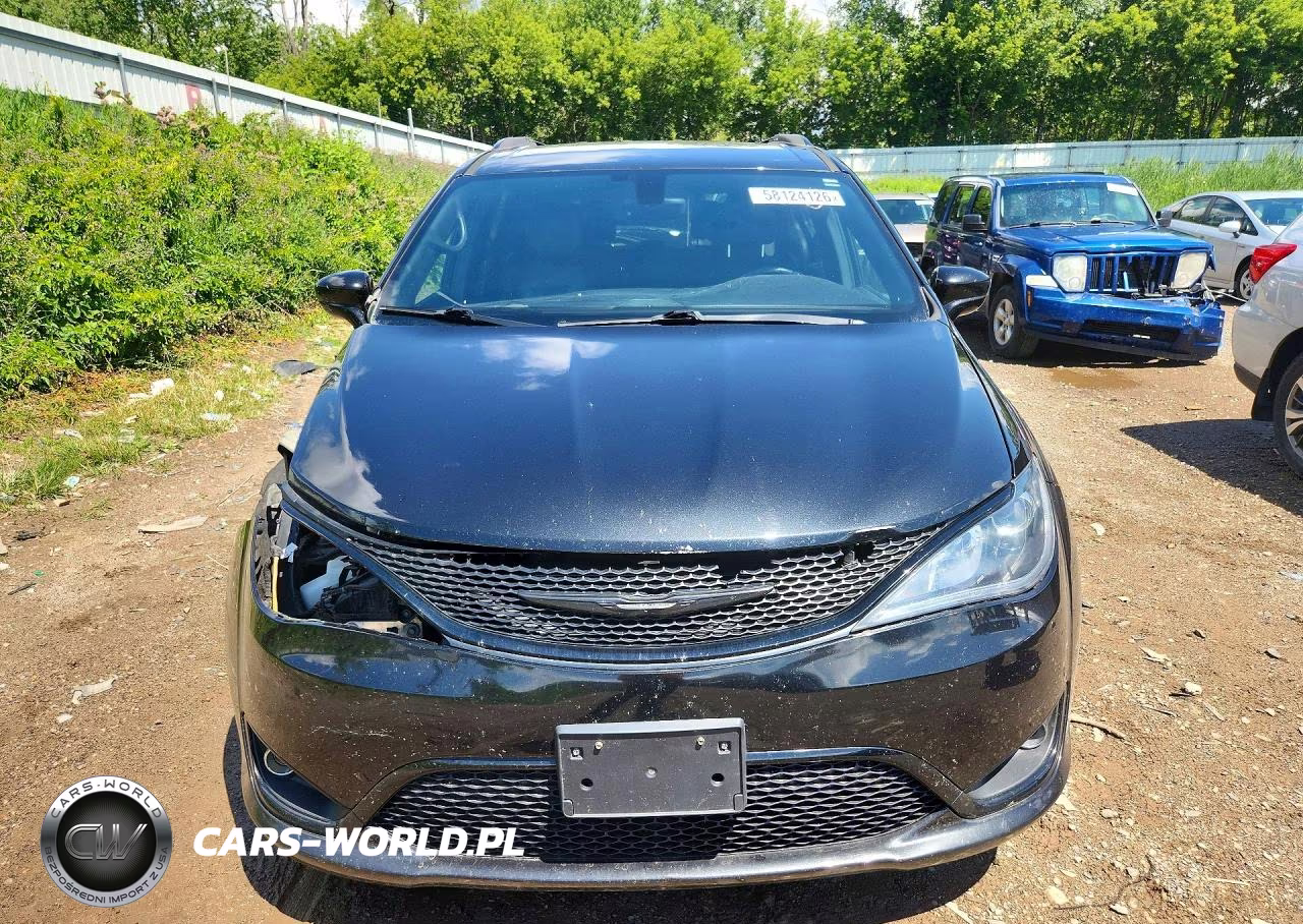 2018 Chrysler Pacifica Touring L Plus VIN:2C4RC1EG3JR228981 - 5