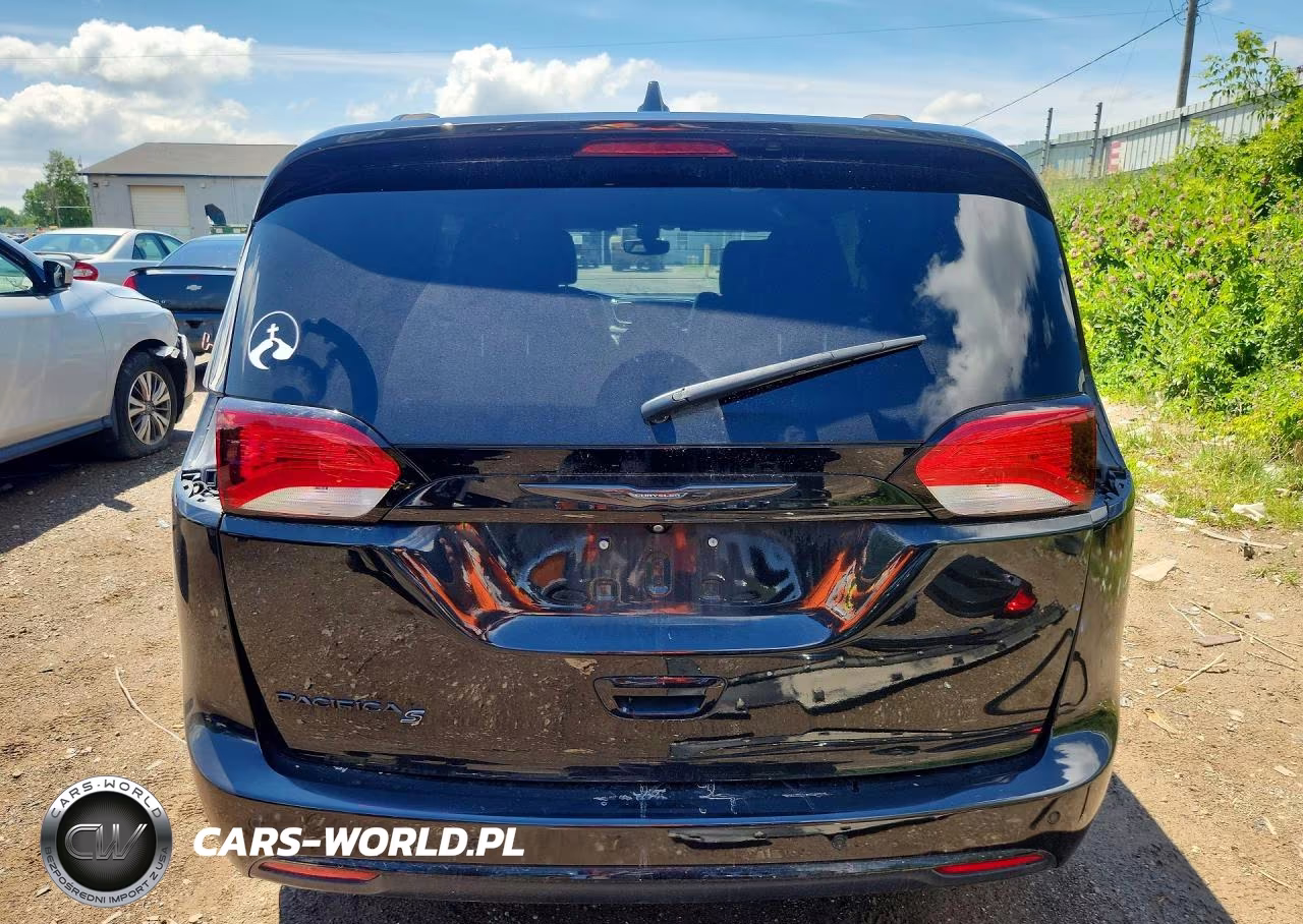2018 Chrysler Pacifica Touring L Plus VIN:2C4RC1EG3JR228981 - 6
