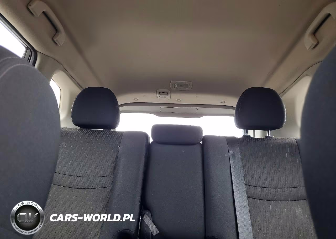 2019 Nissan Rogue S VIN:5N1AT2MV6KC817998 - 10
