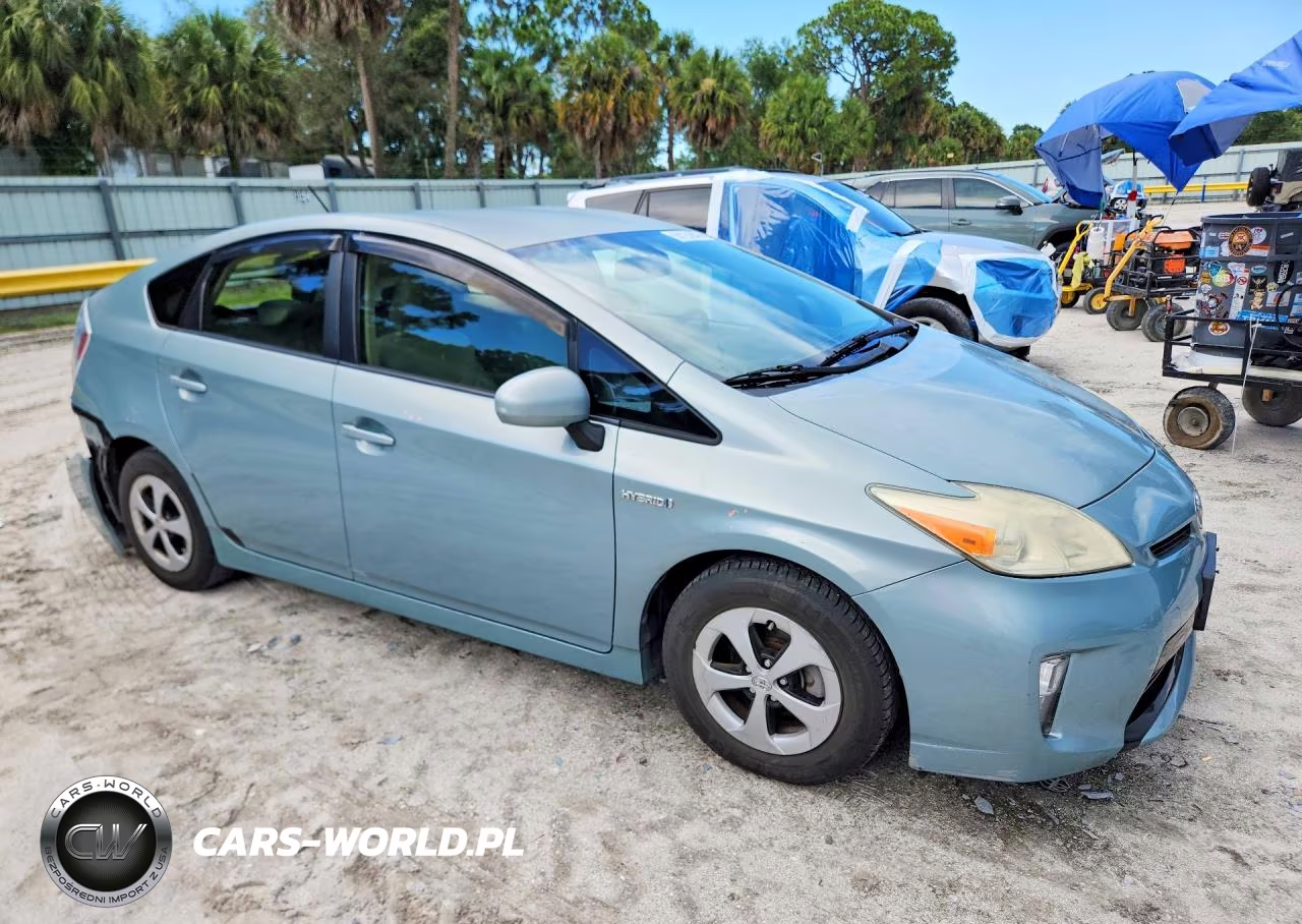 2013 Toyota Prius Four VIN:JTDKN3DU3D1729733 - 4
