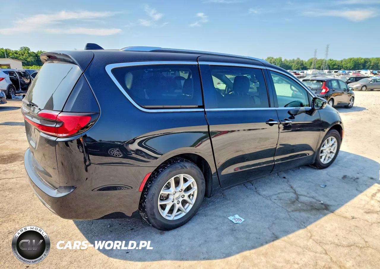 2021 Chrysler Pacifica Touring L VIN:2C4RC1BG8MR543266 - 3