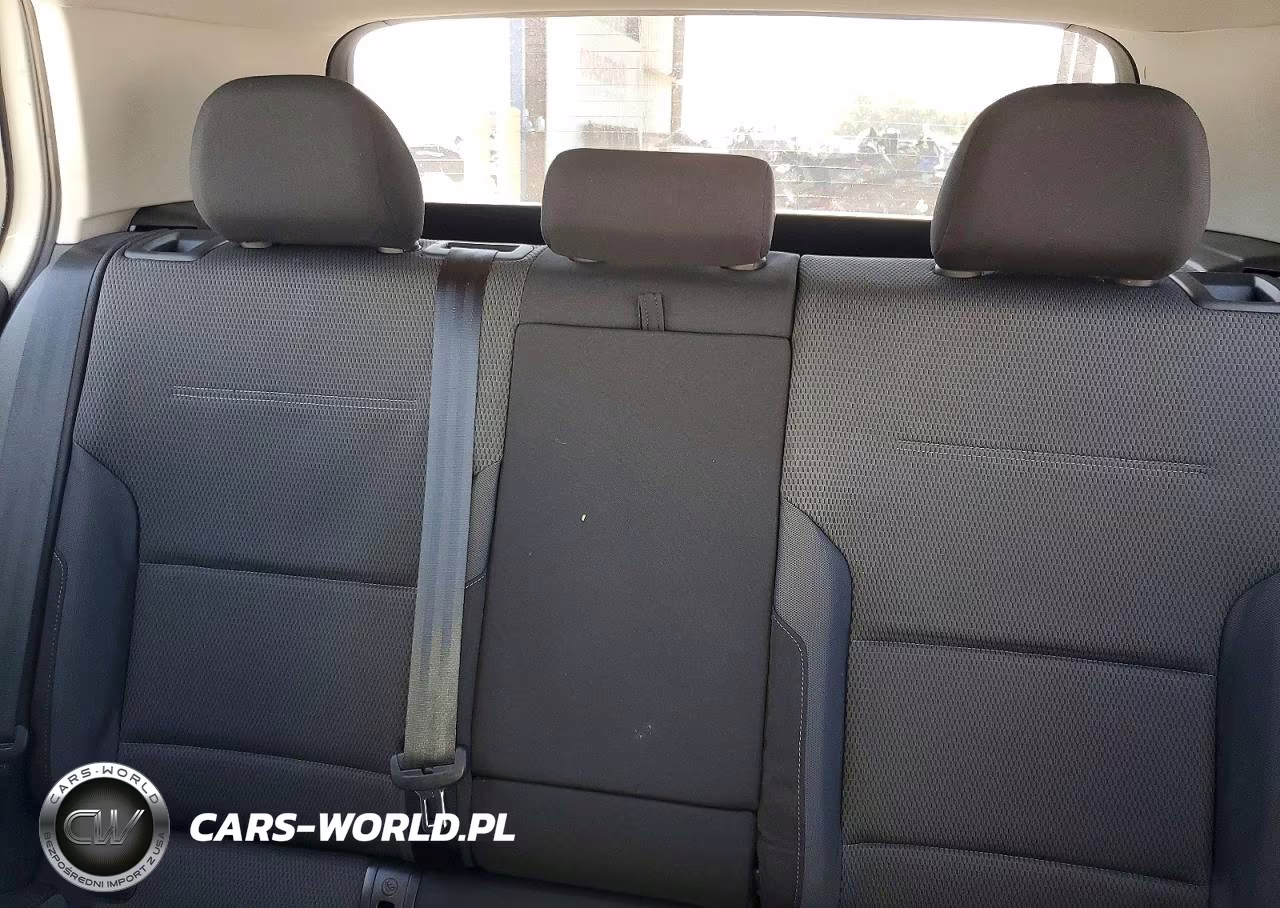 2018 Volkswagen Golf S VIN:3VWG17AU5JM253557 - 10