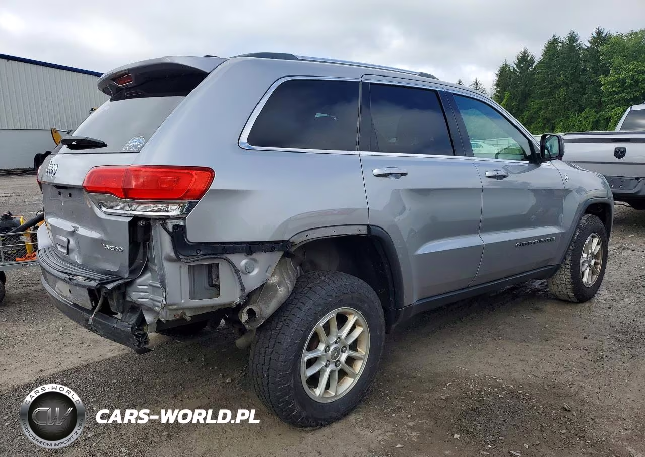 2018 Jeep Grand Cherokee Laredo VIN:1C4RJFAG4JC174947 - 3