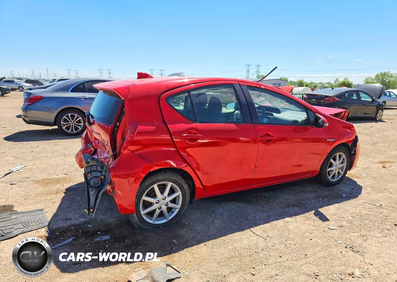 2014 Toyota Prius C Three VIN:JTDKDTB39E1085248 - 3
