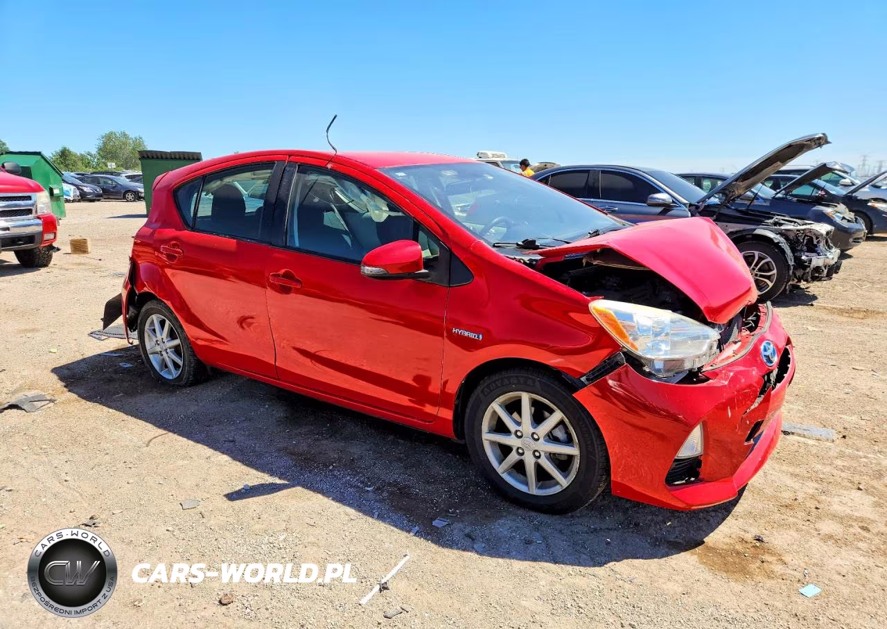 2014 Toyota Prius C Three VIN:JTDKDTB39E1085248 - 4