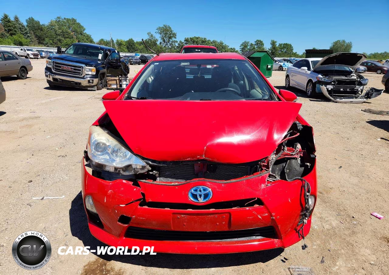 2014 Toyota Prius C Three VIN:JTDKDTB39E1085248 - 5
