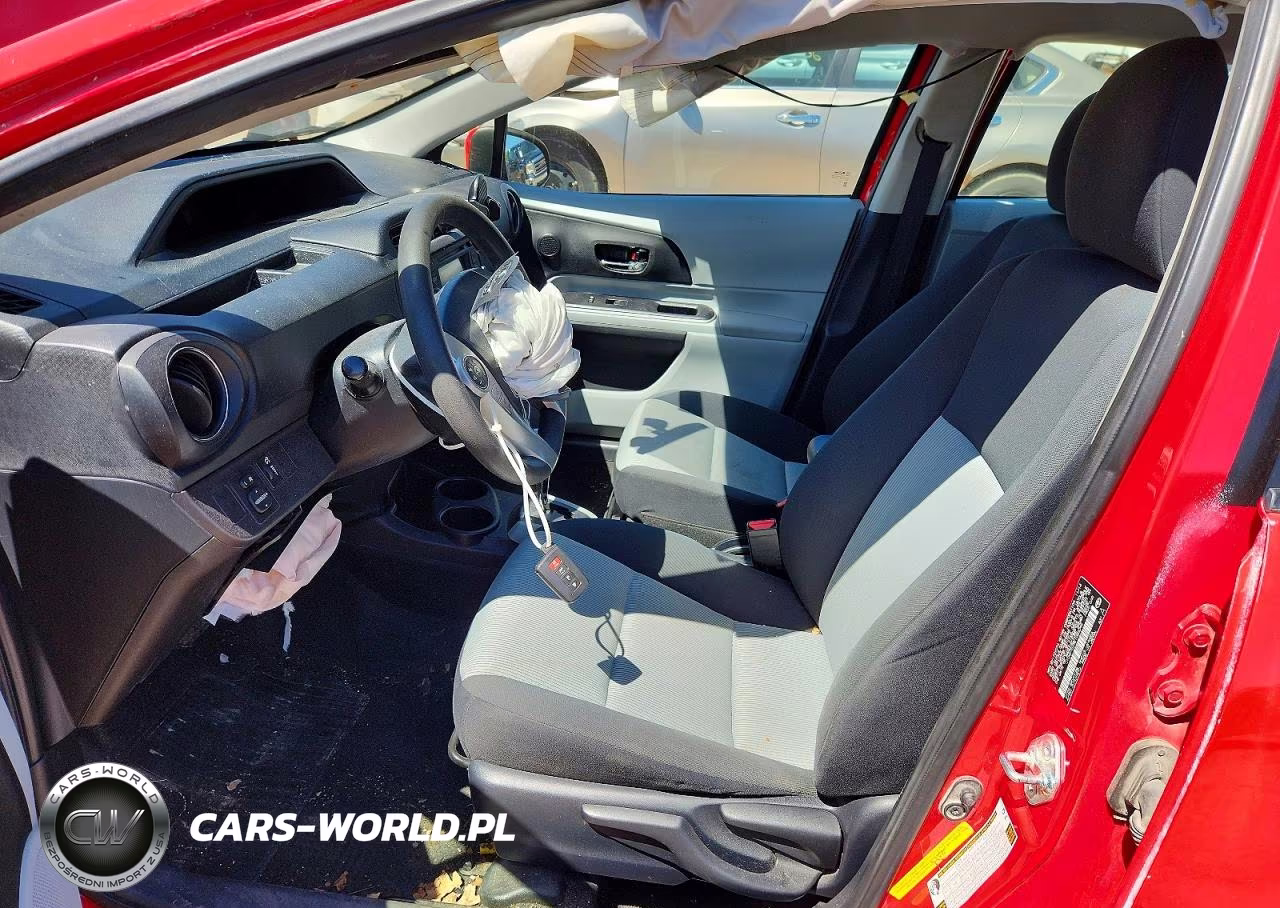 2014 Toyota Prius C Three VIN:JTDKDTB39E1085248 - 7