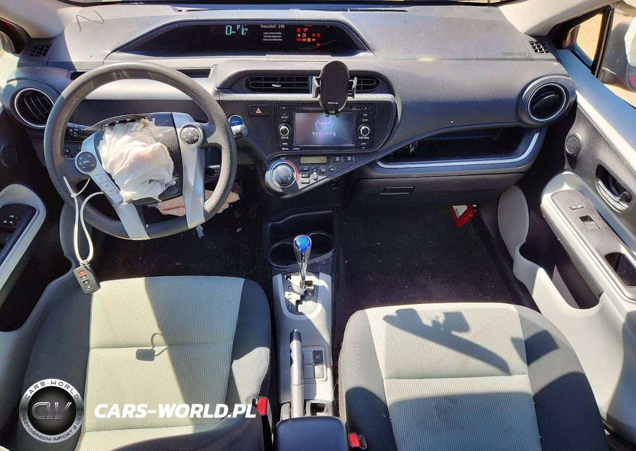 2014 Toyota Prius C Three VIN:JTDKDTB39E1085248 - 8