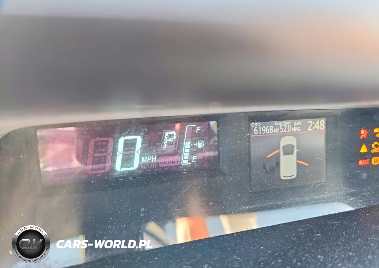 2014 Toyota Prius C Three VIN:JTDKDTB39E1085248 - 9