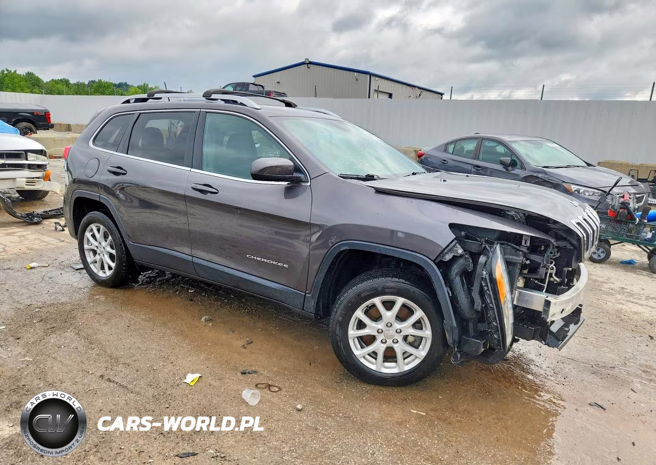2018 Jeep Cherokee Latitude Plus VIN:1C4PJLLX9JD556646 - 4