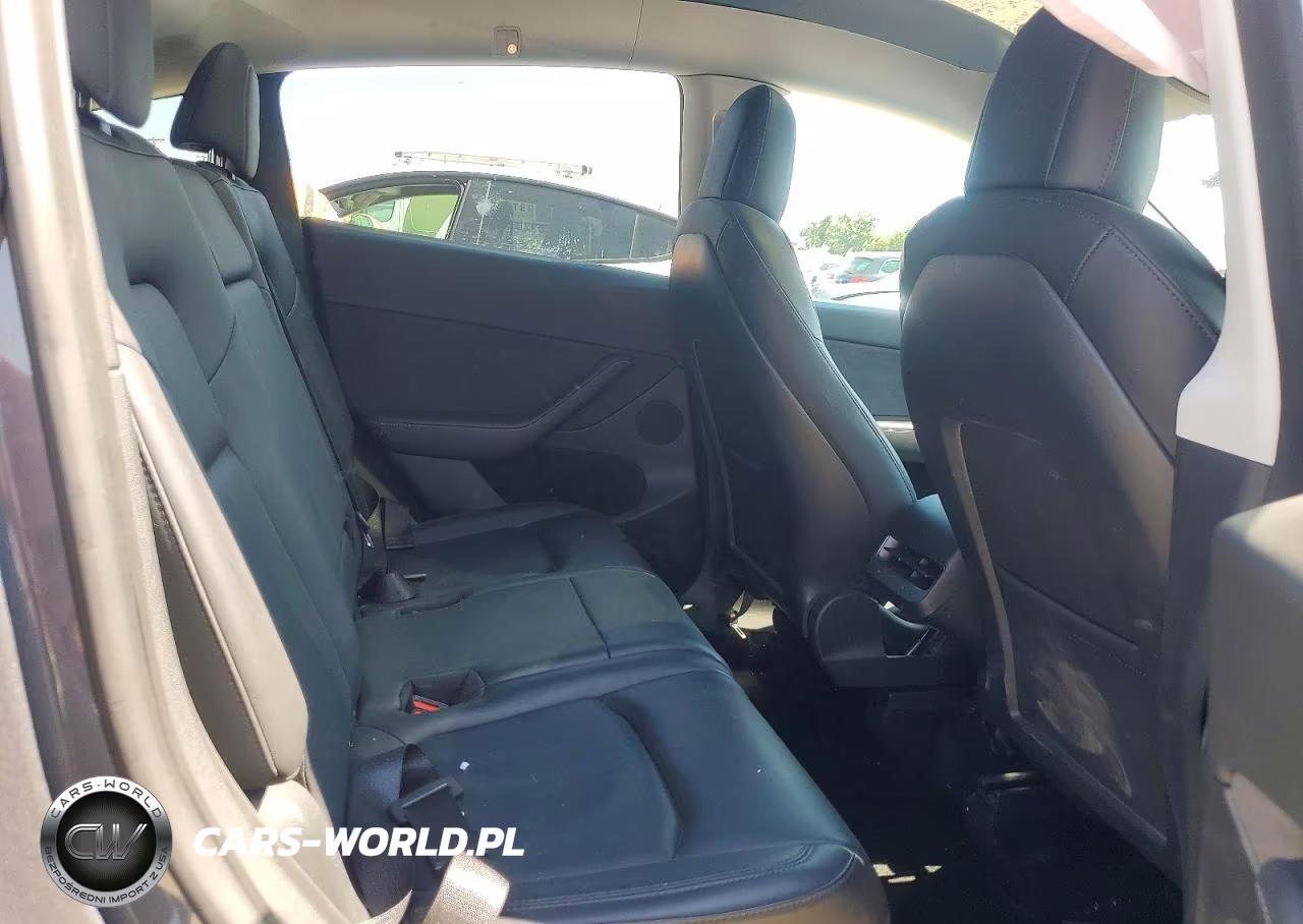 2023 Tesla Model Y VIN:7SAYGAEE6PF619760 - 10