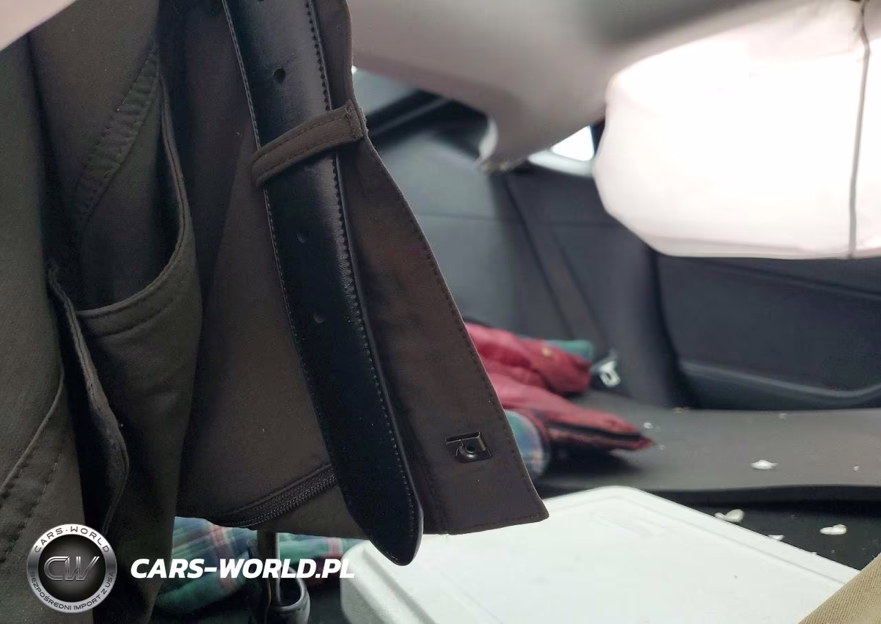 2020 Tesla Model Y VIN:5YJYGDEE6LF058131 - 11