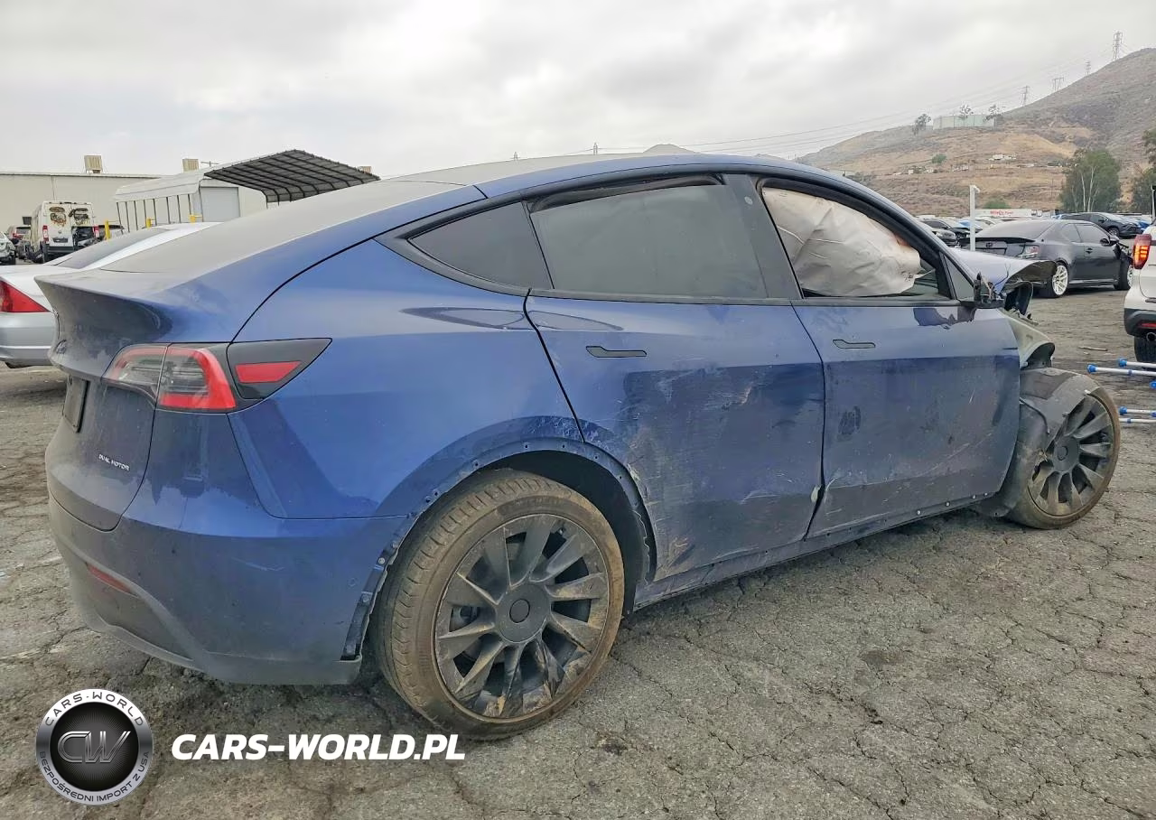 2020 Tesla Model Y VIN:5YJYGDEE6LF058131 - 3