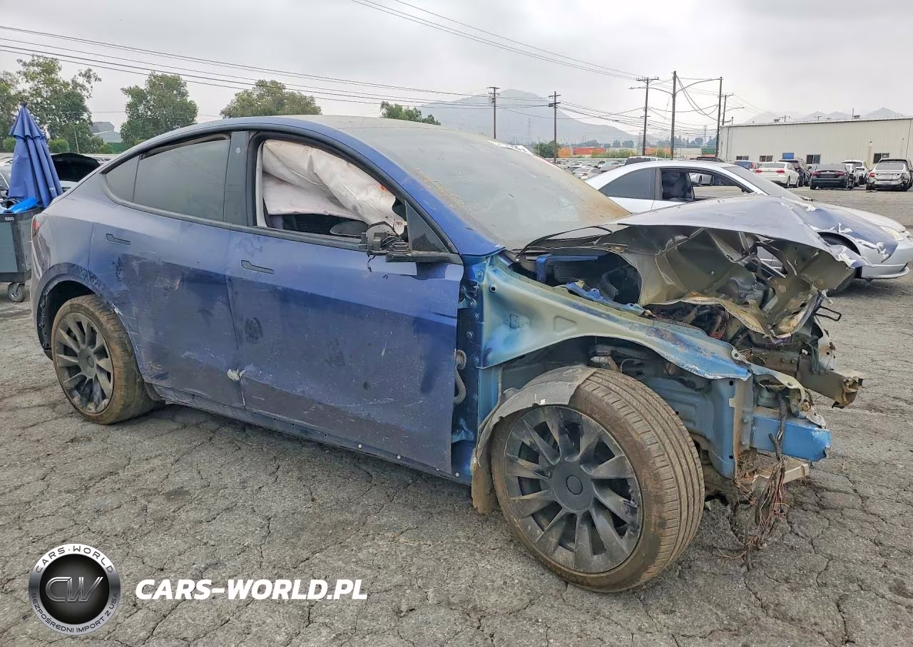 2020 Tesla Model Y VIN:5YJYGDEE6LF058131 - 4