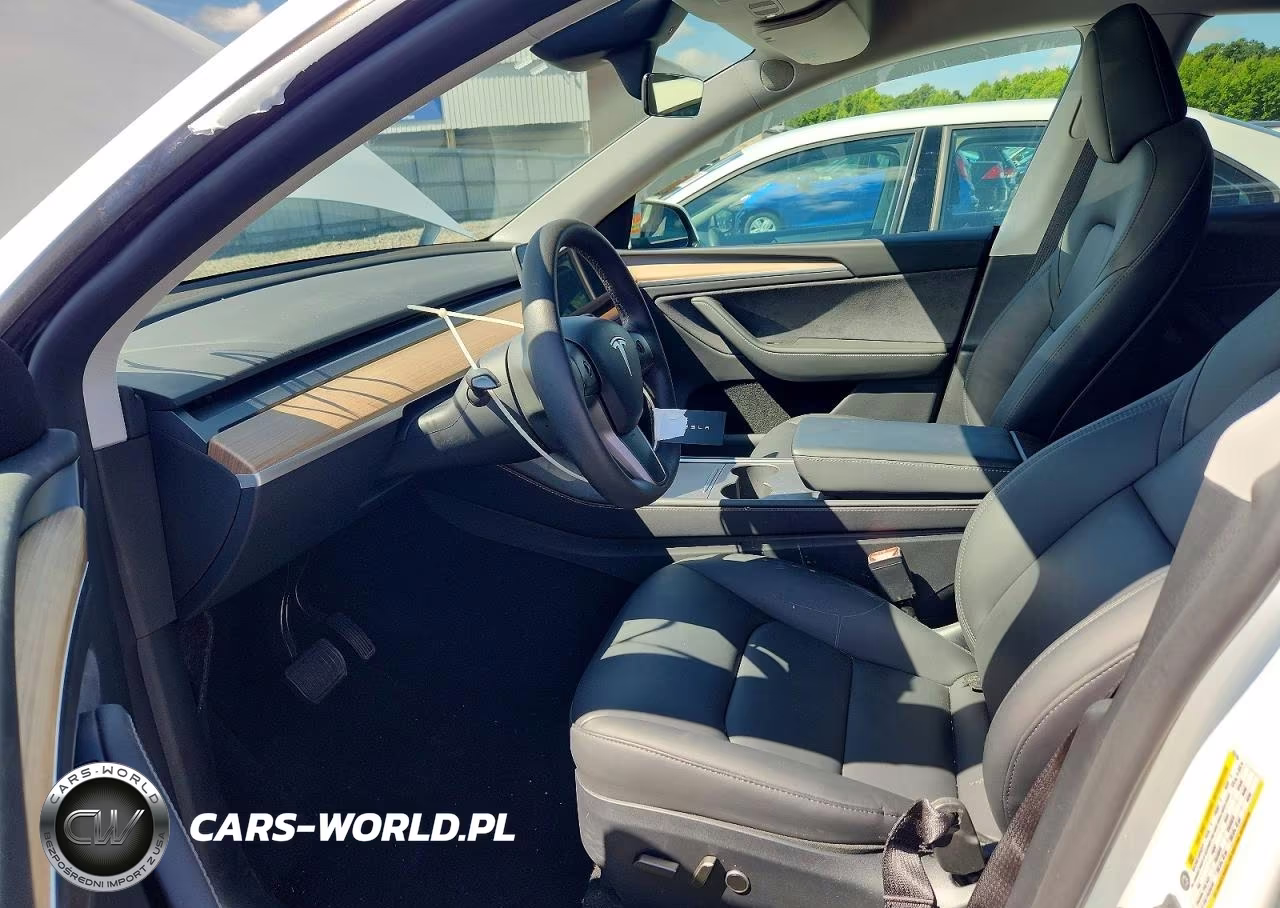 2024 Tesla Model Y VIN:7SAYGDEEXRA265744 - 7