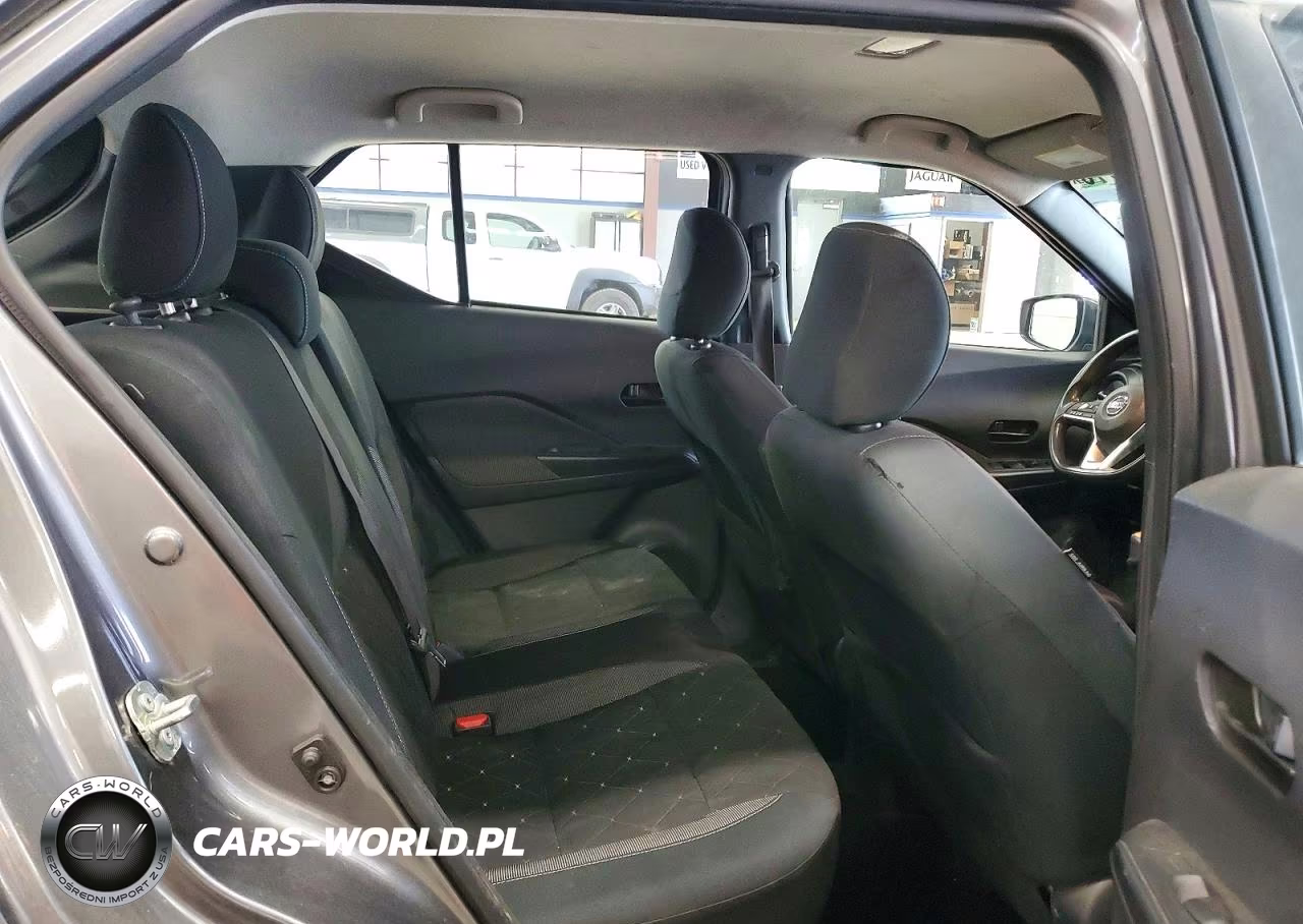 2019 Nissan Kicks S VIN:3N1CP5CU4KL563484 - 11