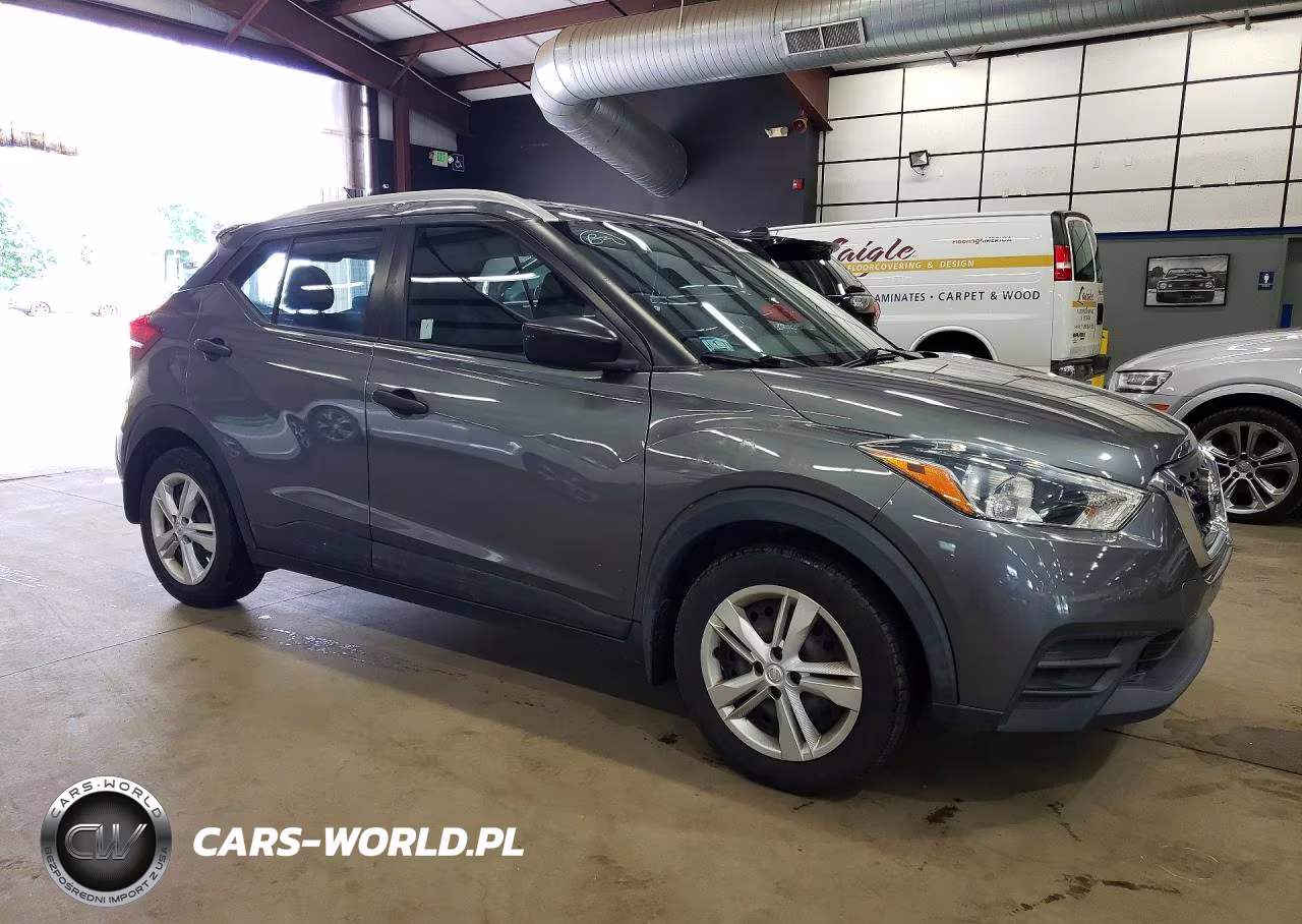2019 Nissan Kicks S VIN:3N1CP5CU4KL563484 - 4