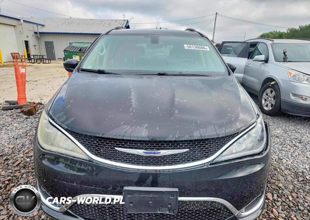 2018 Chrysler Pacifica Touring L Plus VIN:2C4RC1EGXJR291821 - 5