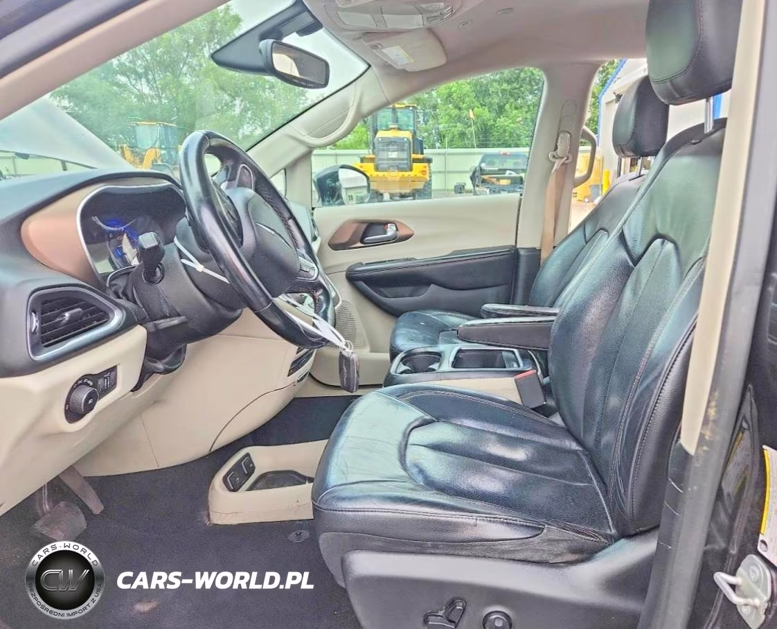 2018 Chrysler Pacifica Touring L Plus VIN:2C4RC1EGXJR291821 - 7