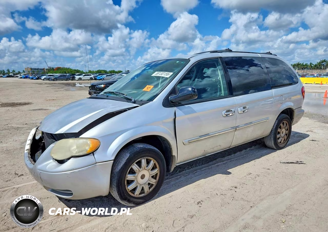 2005 Chrysler Town & Country Touring