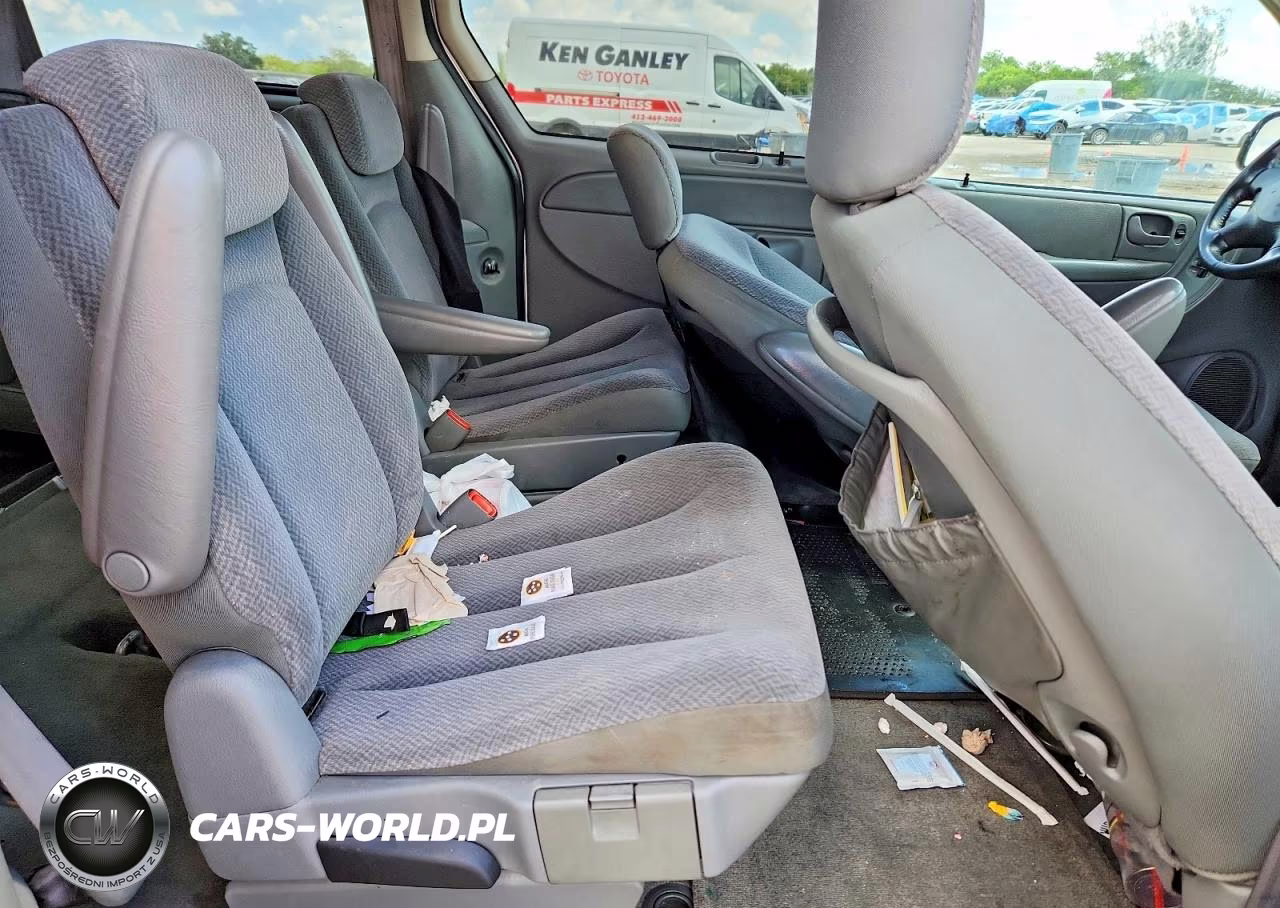 2005 Chrysler Town & Country Touring VIN:2C8GP54L15R460579 - 11