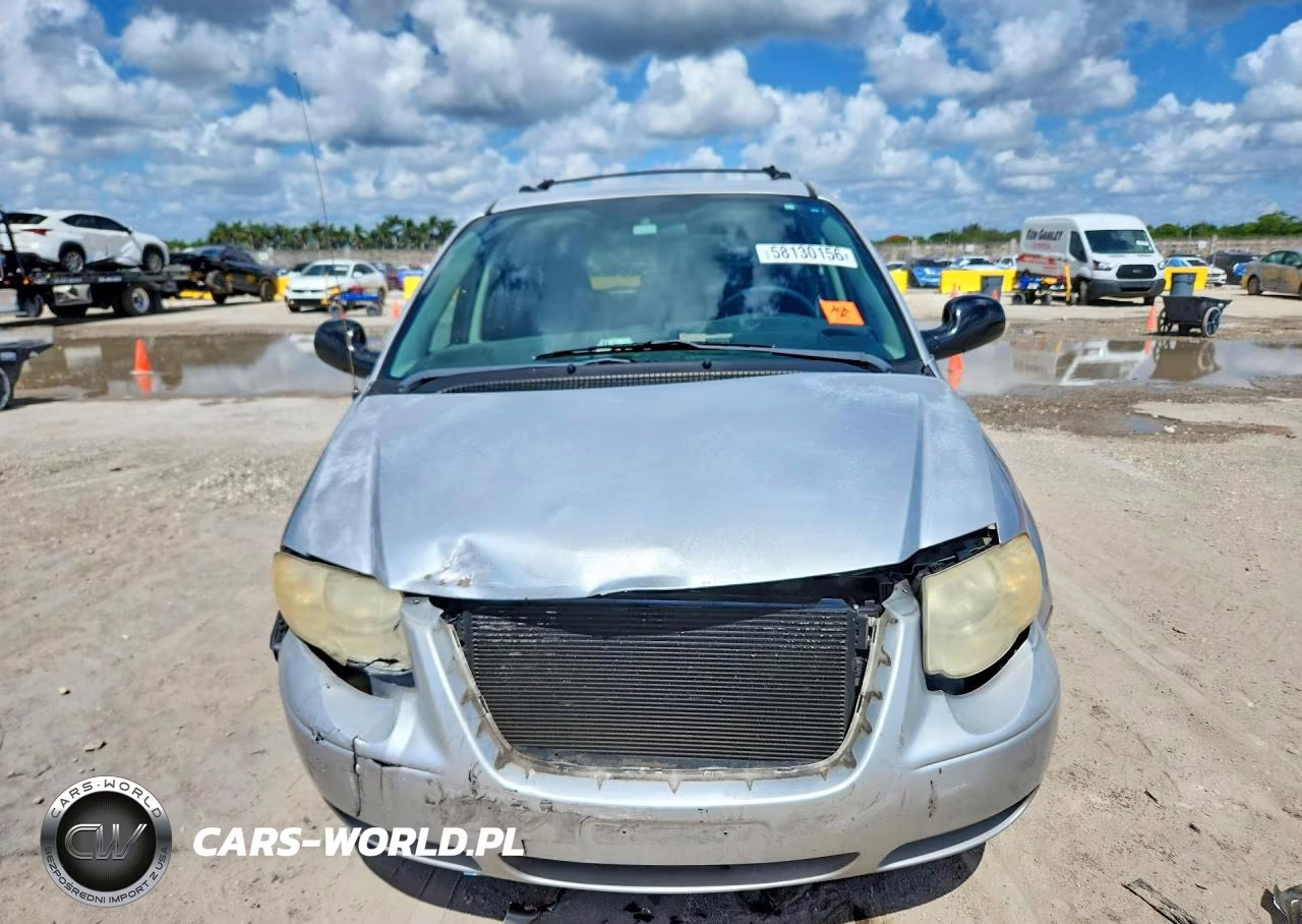2005 Chrysler Town & Country Touring VIN:2C8GP54L15R460579 - 5