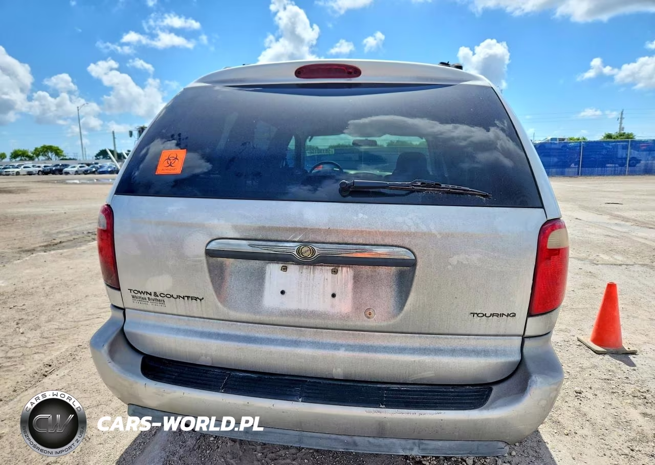 2005 Chrysler Town & Country Touring VIN:2C8GP54L15R460579 - 6