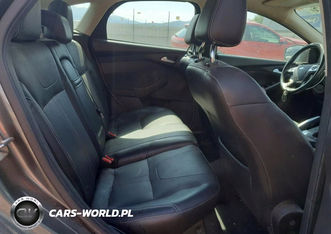 2012 Ford Focus Titanium VIN:1FAHP3N23CL330122 - 10