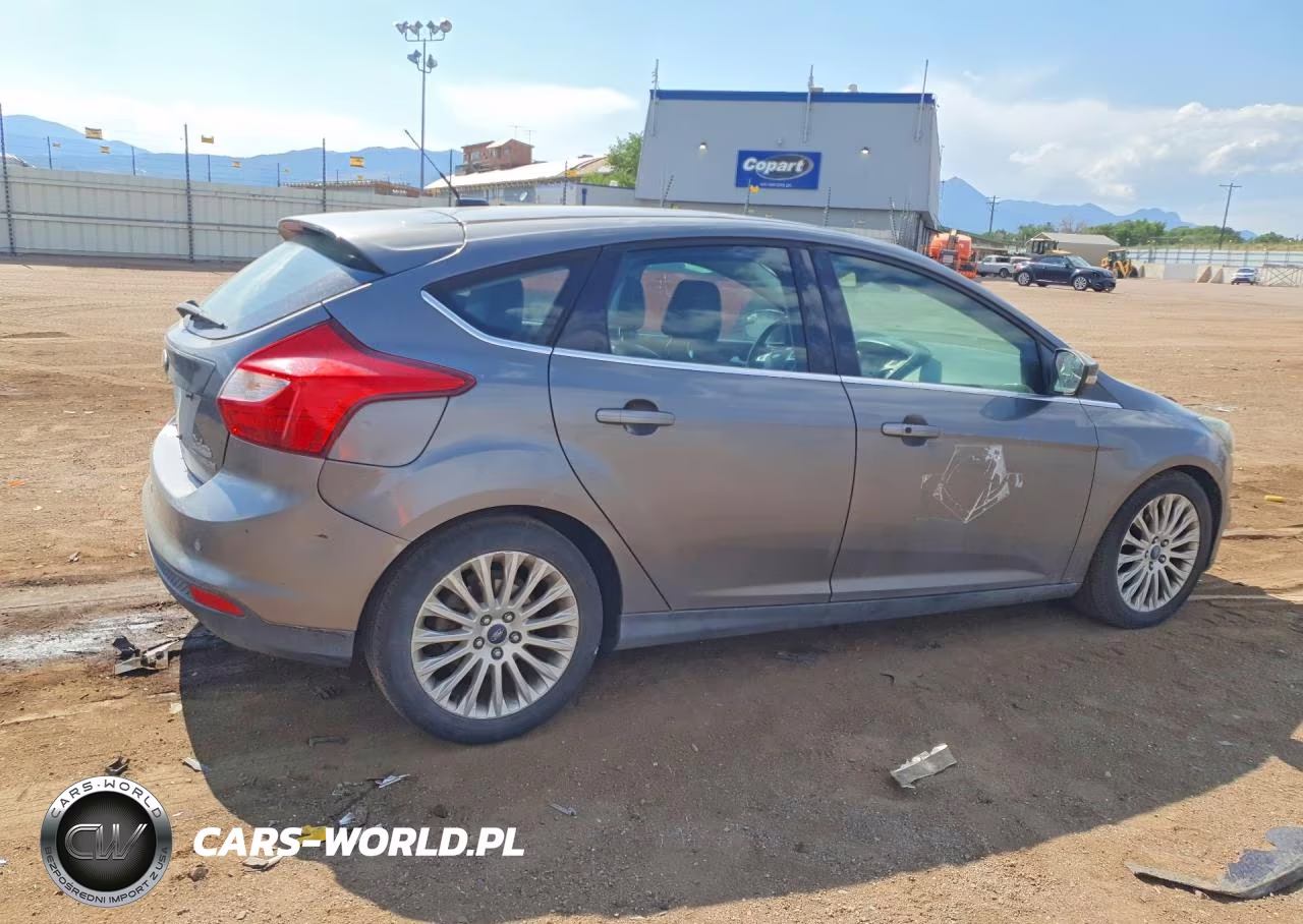 2012 Ford Focus Titanium VIN:1FAHP3N23CL330122 - 3