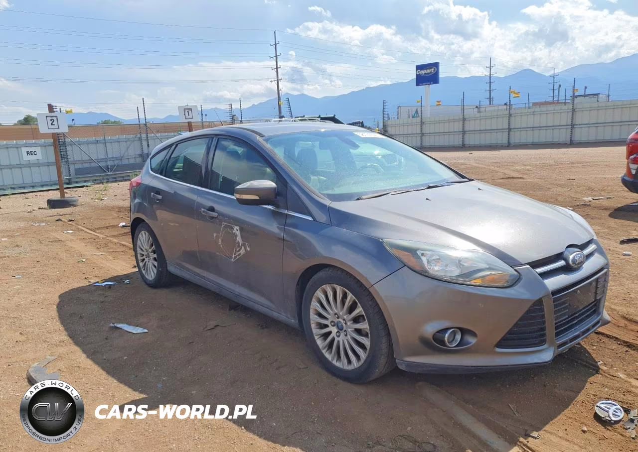 2012 Ford Focus Titanium VIN:1FAHP3N23CL330122 - 4