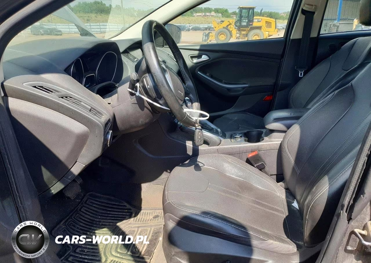 2012 Ford Focus Titanium VIN:1FAHP3N23CL330122 - 7