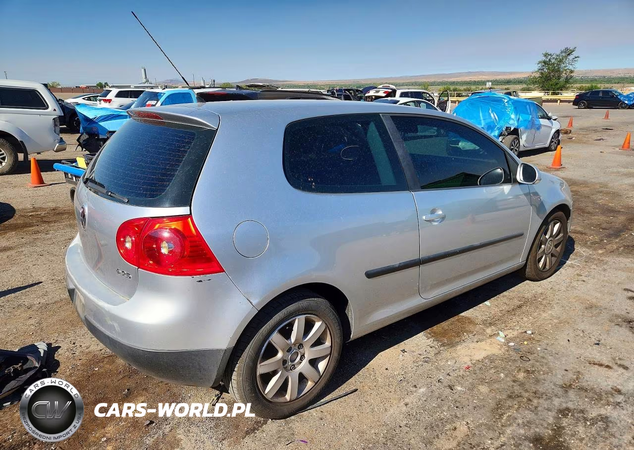2007 Volkswagen Rabbit VIN:WVWAR71K77W200626 - 3