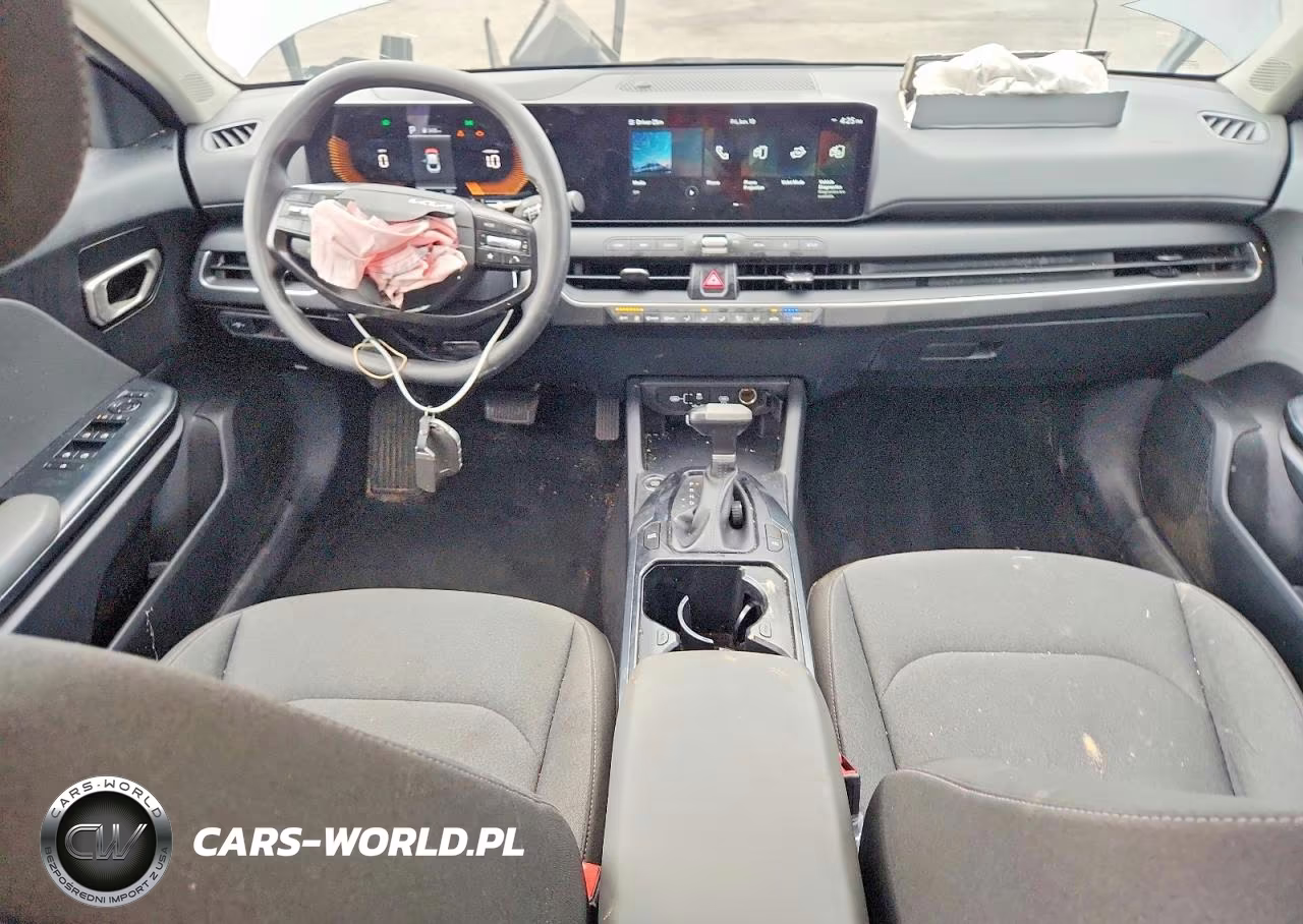 2025 Kia K4 Lxs VIN:3KPFT4DE8SE109766 - 8