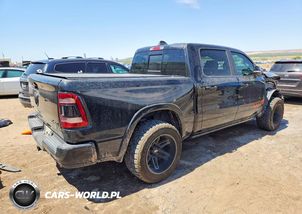 2019 Ram 1500 Laramie VIN:1C6SRFJT3KN610806 - 3