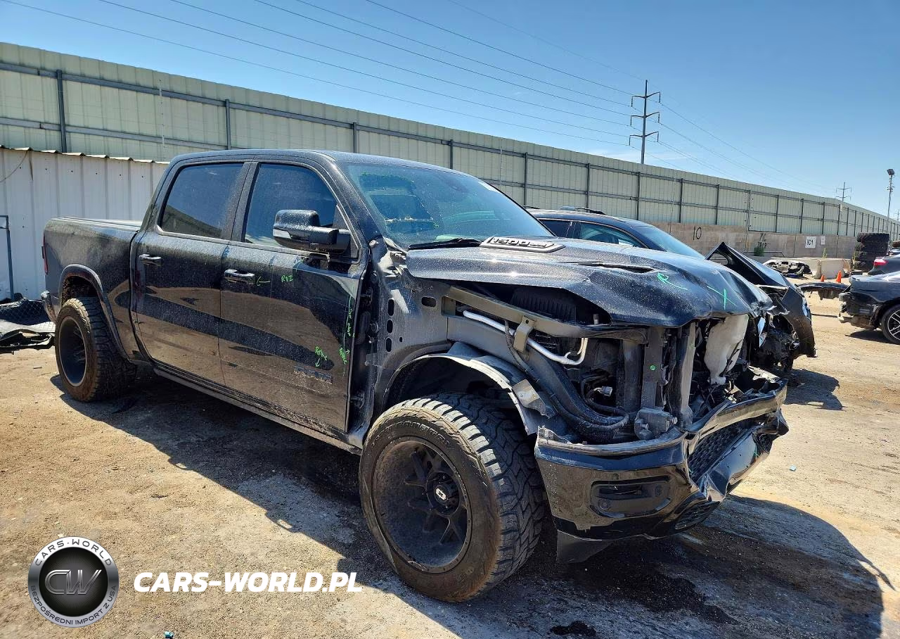 2019 Ram 1500 Laramie VIN:1C6SRFJT3KN610806 - 4