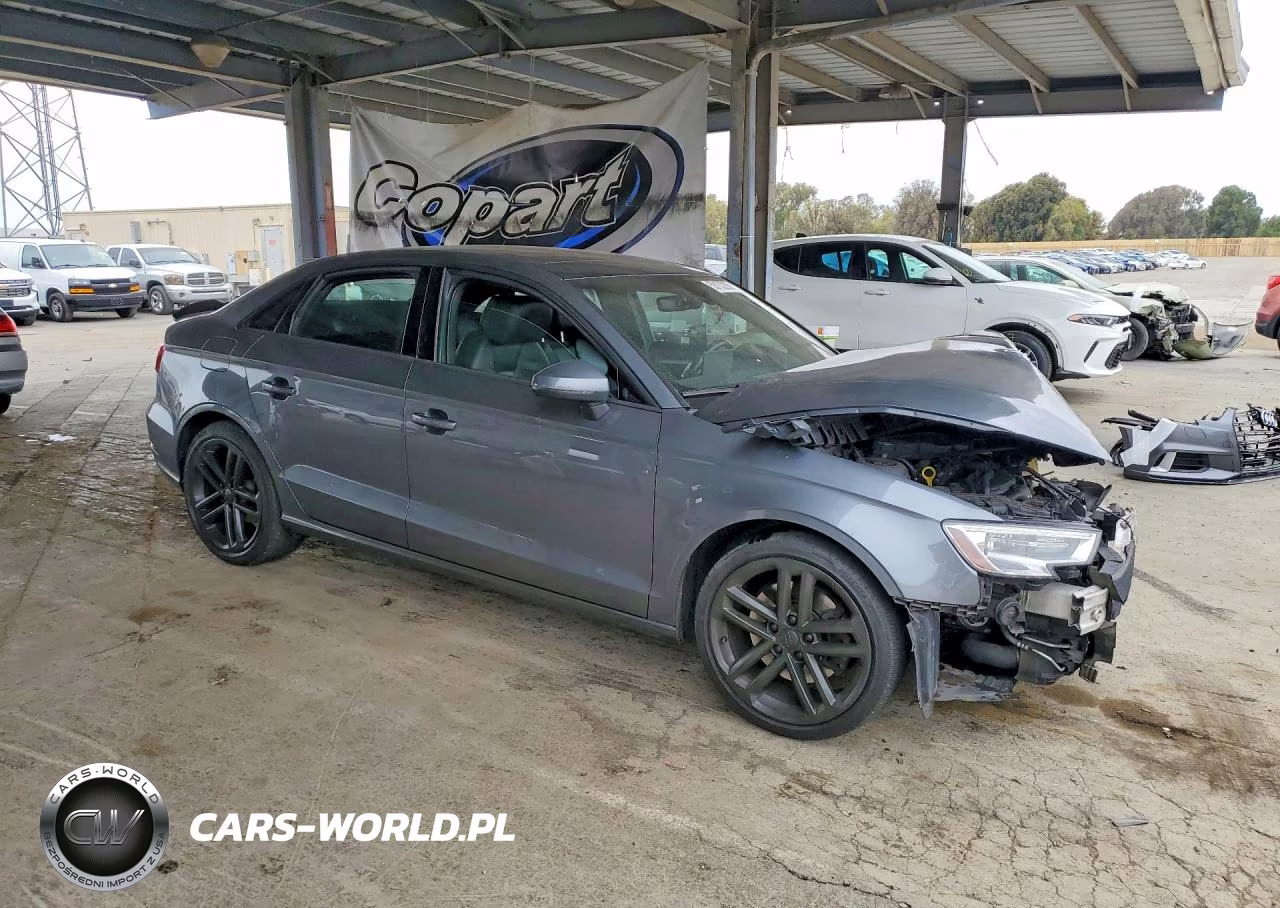 2018 Audi A3 Premium VIN:WAUAUGFF1J1040934 - 4