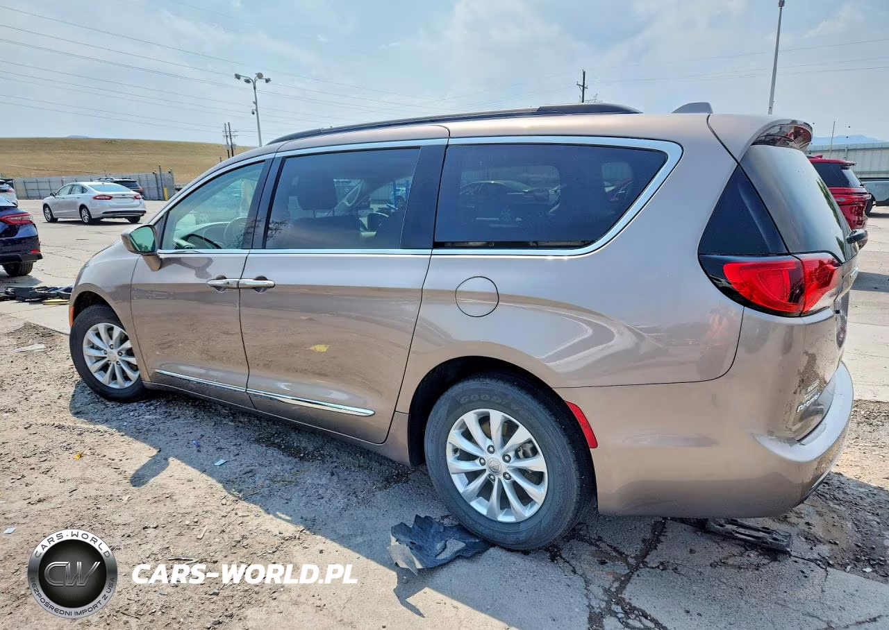 2017 Chrysler Pacifica Touring L VIN:2C4RC1BG4HR660042 - 2