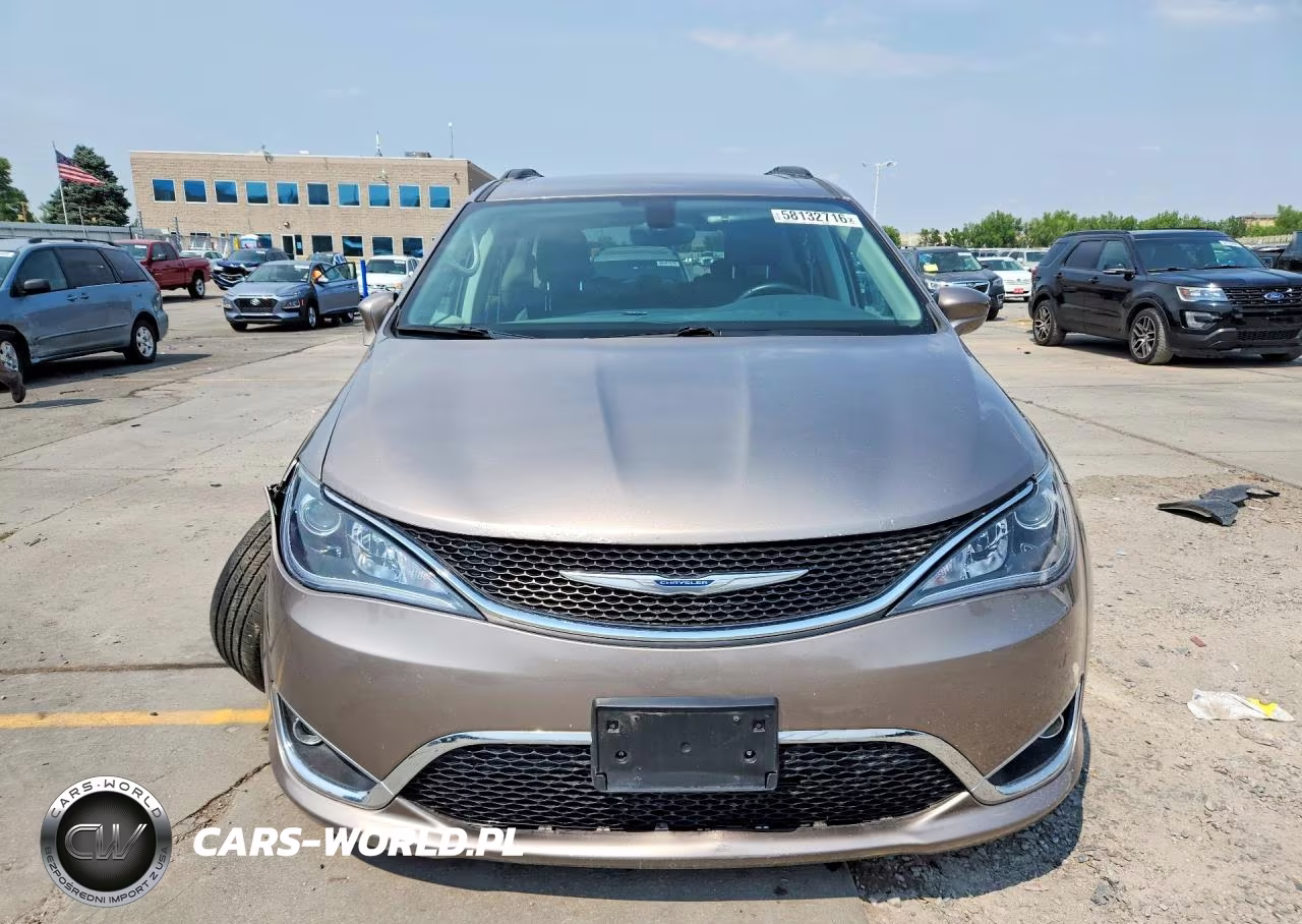 2017 Chrysler Pacifica Touring L VIN:2C4RC1BG4HR660042 - 5