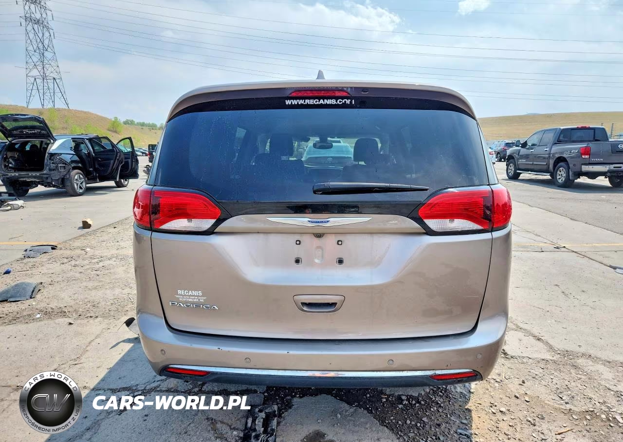 2017 Chrysler Pacifica Touring L VIN:2C4RC1BG4HR660042 - 6