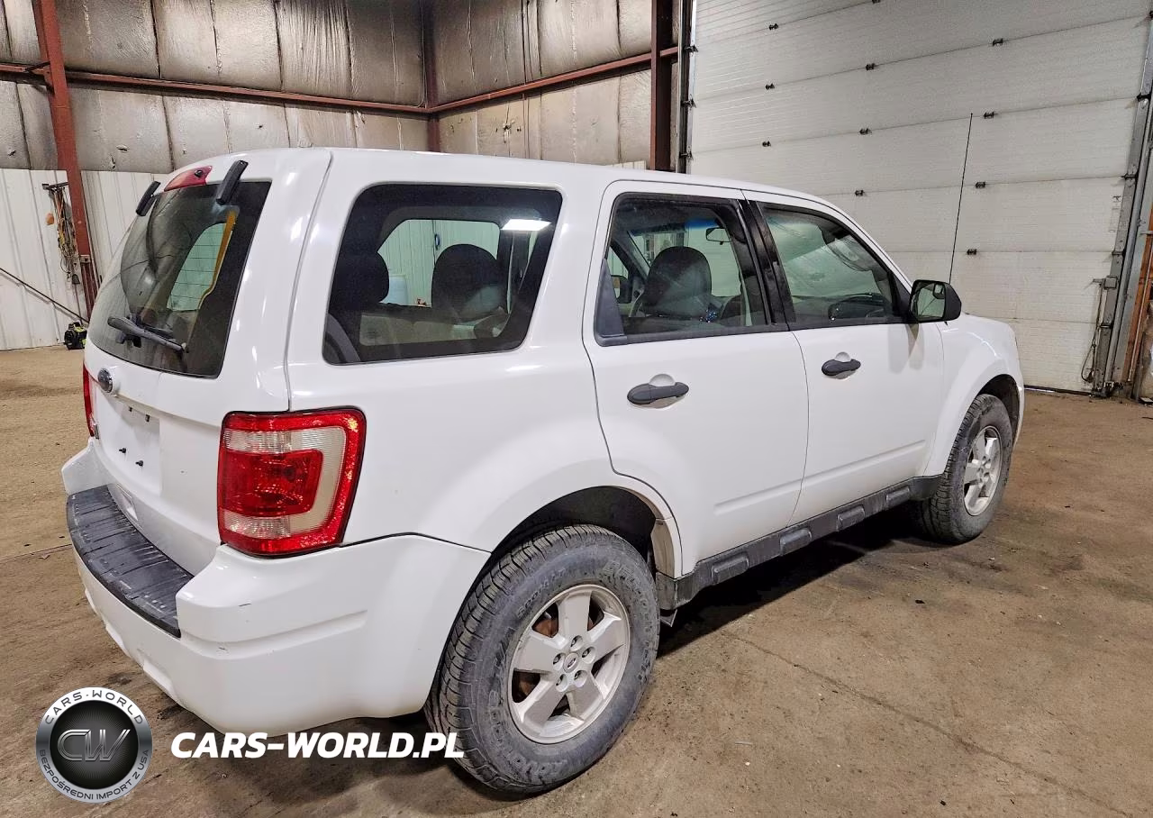 2010 Ford Escape Xls VIN:1FMCU9C78AKD33921 - 3