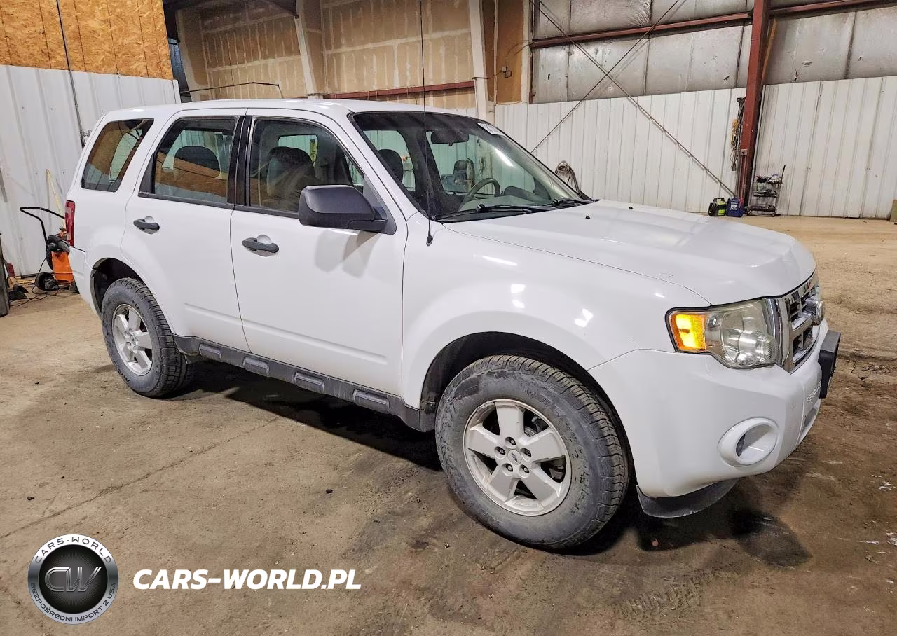 2010 Ford Escape Xls VIN:1FMCU9C78AKD33921 - 4