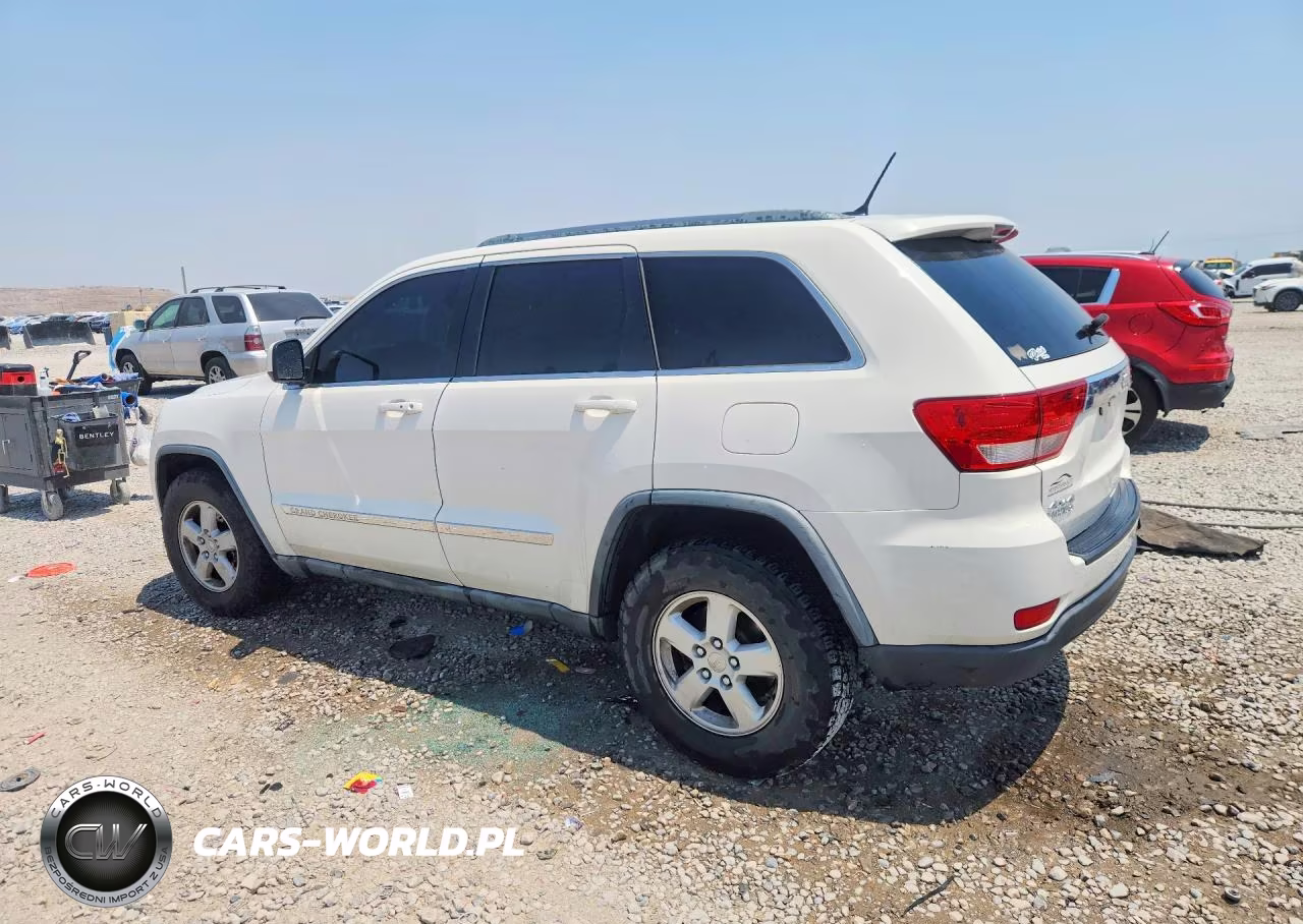 2011 Jeep Grand Cherokee Laredo VIN:1J4RR4GG8BC570931 - 2