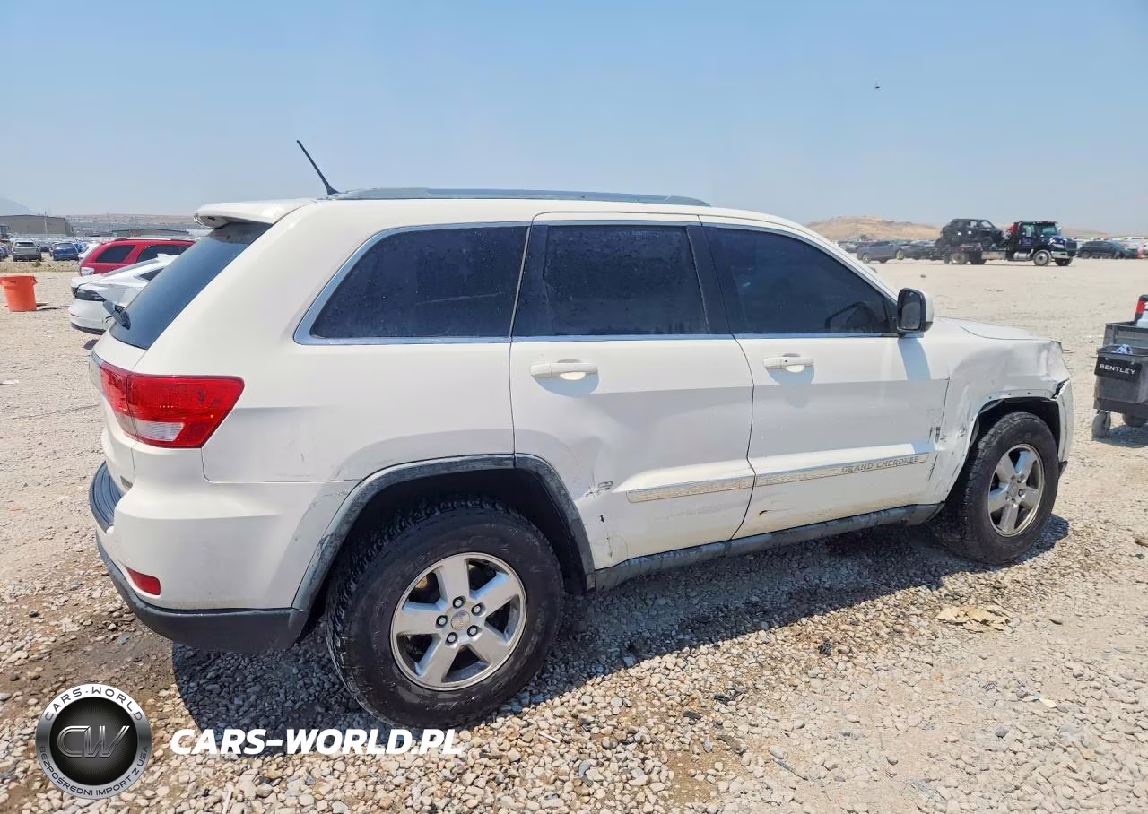 2011 Jeep Grand Cherokee Laredo VIN:1J4RR4GG8BC570931 - 3