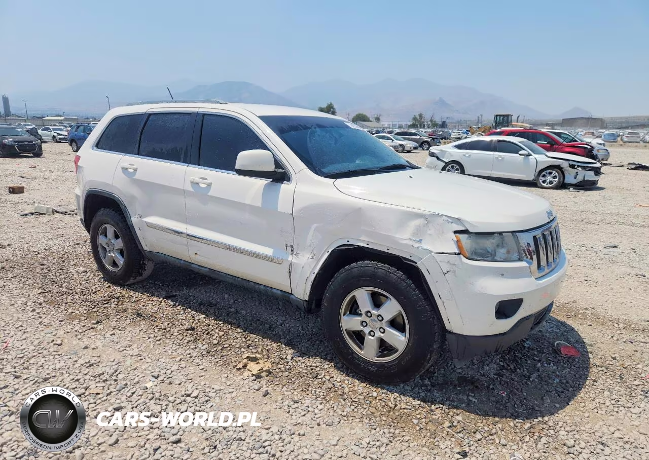 2011 Jeep Grand Cherokee Laredo VIN:1J4RR4GG8BC570931 - 4