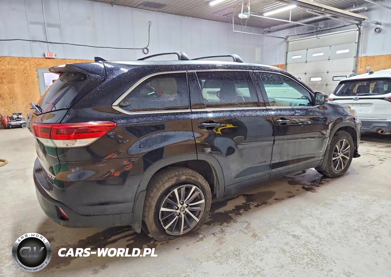 2018 Toyota Highlander Xle VIN:5TDJZRFH4JS523046 - 3